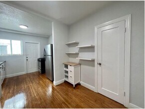 Building Photo - 7315 Carlyle Ave