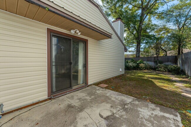 Building Photo - 101 Cedar Ridge Way