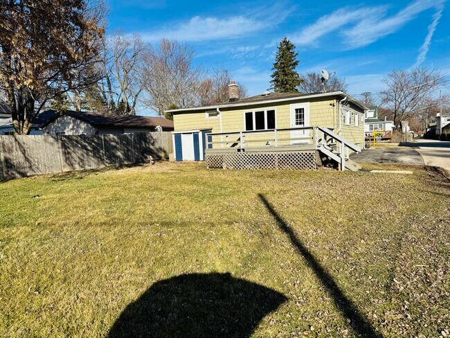 Building Photo - 42160 N 6th Ave