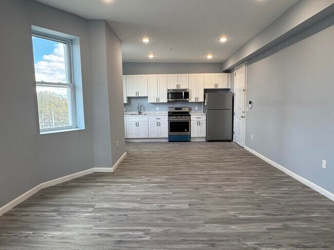 Building Photo - 155 Clifton Ave