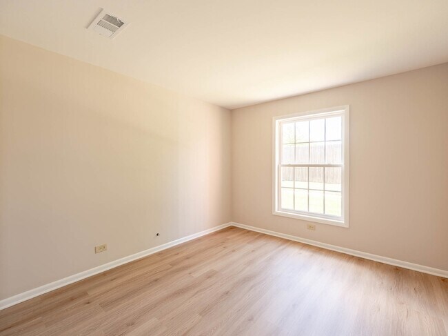 Building Photo - 530 Shorely Dr