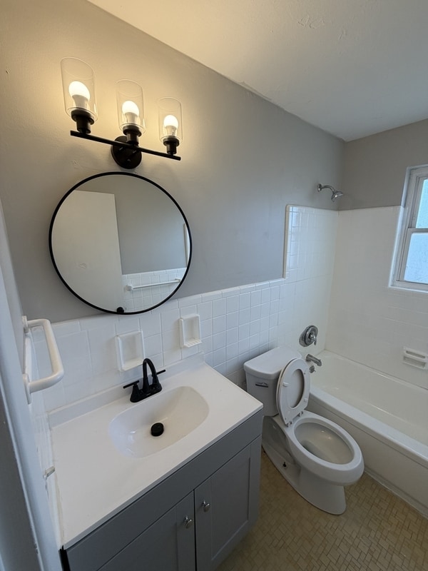 Building Photo - 6155 Ridge Ave