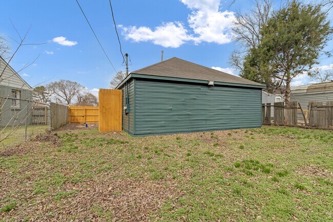 Building Photo - 3135 Mimosa Ave