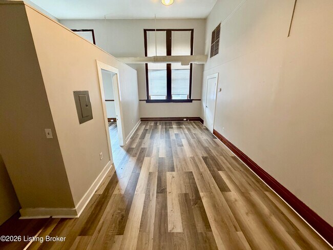 Building Photo - 1107 E Kentucky St