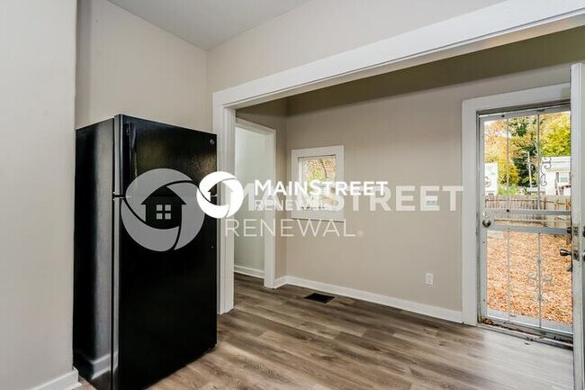 Building Photo - 4 Bedroom Pet-Friendly Home in Louisville,...