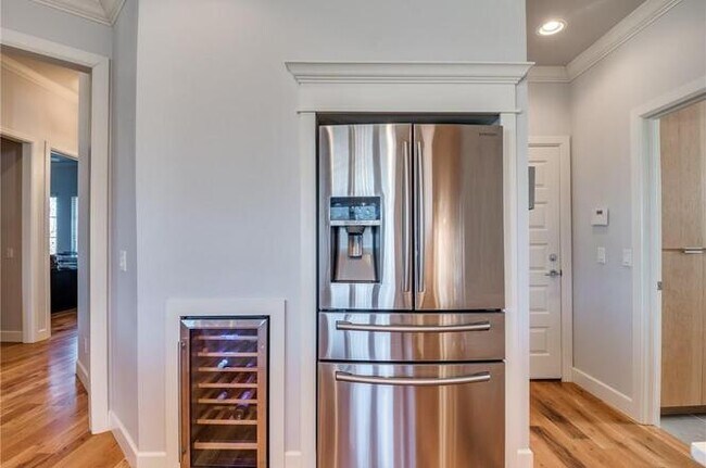 Building Photo - Amazing- Transitional Style Home with Custom Finishes w/ Community Pool- Gated- Edmond Schools