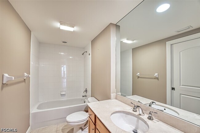 Building Photo - 2090 W First St