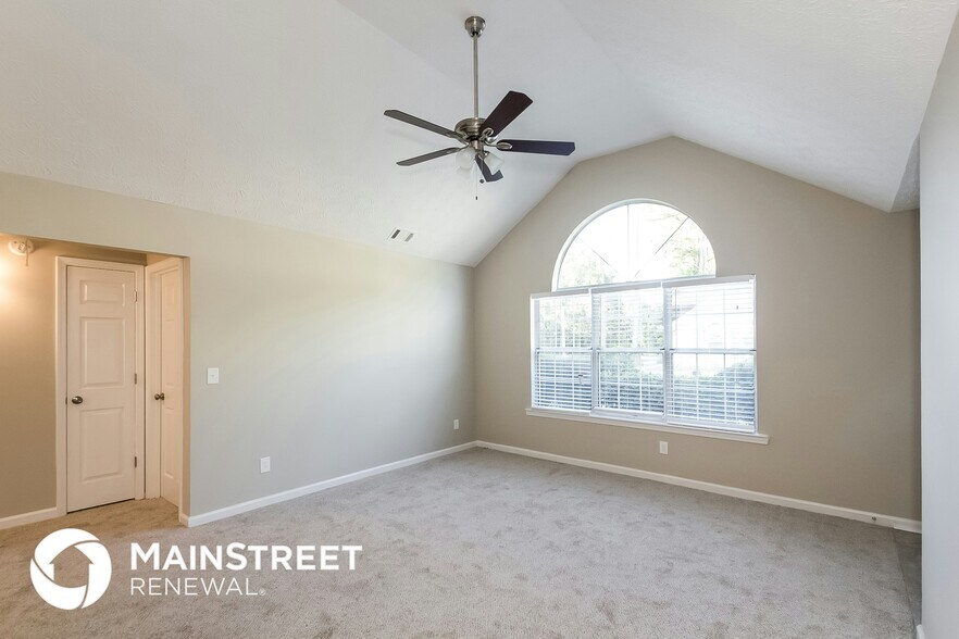 Building Photo - 1136 Oakwood Manor Ct