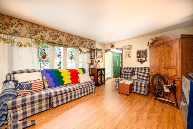 Building Photo - Fully Renovated 3-Bed, 2-Bath Ranch with Garage and Large Yard in Manchester