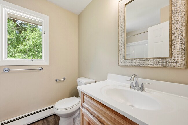 Building Photo - 836 Sleepy Hollow Dr