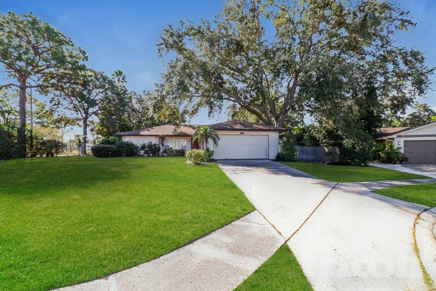 Primary Photo - 2641 Gleneagles Dr