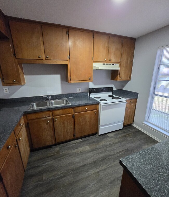 Building Photo - Great 2 bed 1 bath townhome in Justin!
