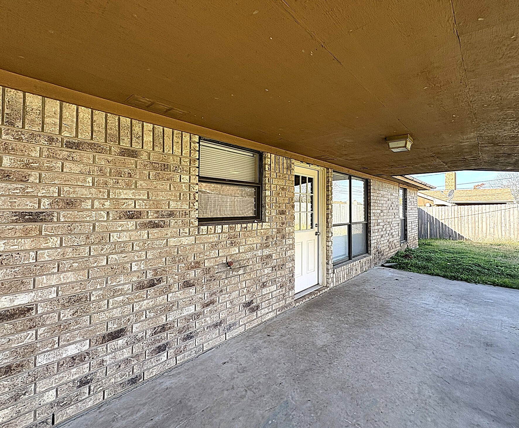 Building Photo - 2325 Tiffany Dr