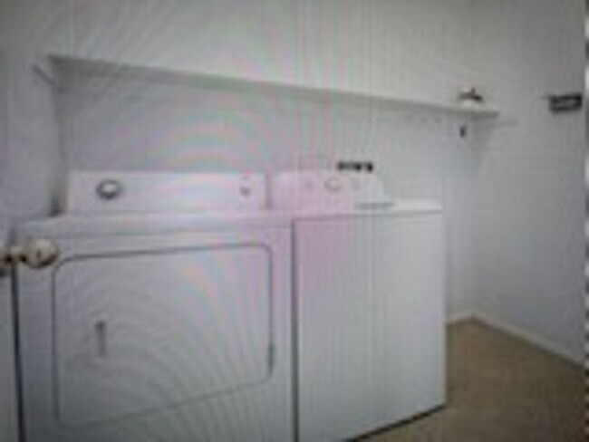 Building Photo - 11421 Drappo Ave