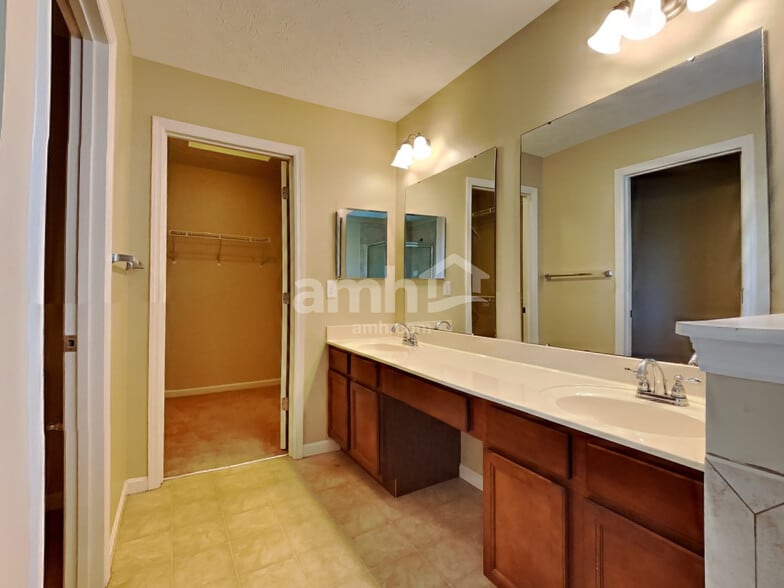 Building Photo - 2106 Prairie Clover Dr