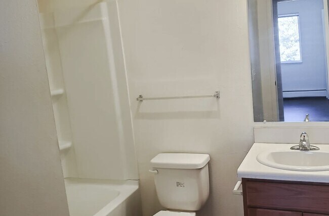 Building Photo - 600 E Duncan St