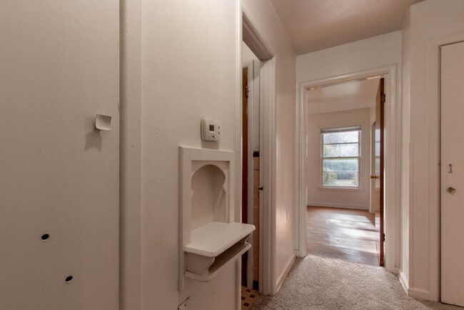 Building Photo - 809 Crescent St