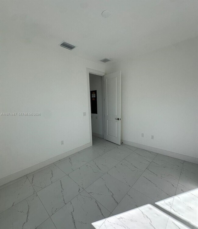 Building Photo - 4660-4662 26th St SW