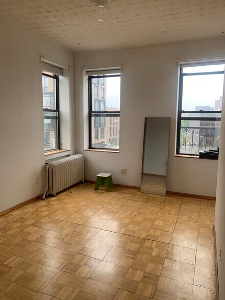 Building Photo - 790 Metropolitan Ave