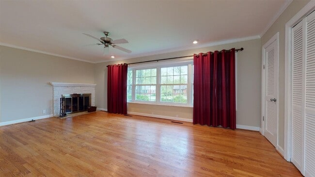 Building Photo - 31 S Tealwood Dr