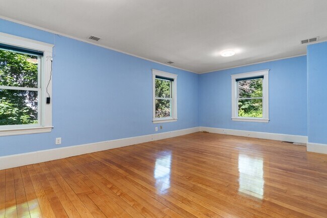 Building Photo - 161 Highland Ave