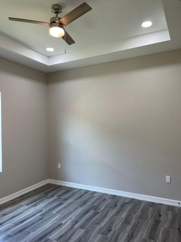 Building Photo - 424 3 1/2 Street