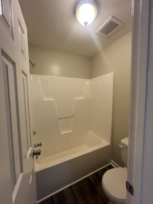 Building Photo - 8020 Tremaine Ct