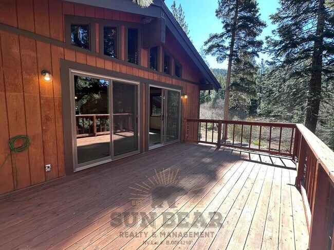 Building Photo - Spacious 3 Bed, 3.5 Bath Home with Forest ...