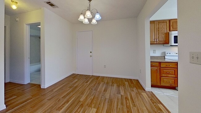 Building Photo - Cute 1 Bed 1 Bath Condo in Colonial Point!