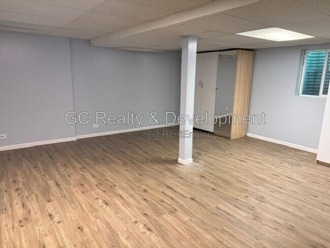 Building Photo - 527 Verde Dr