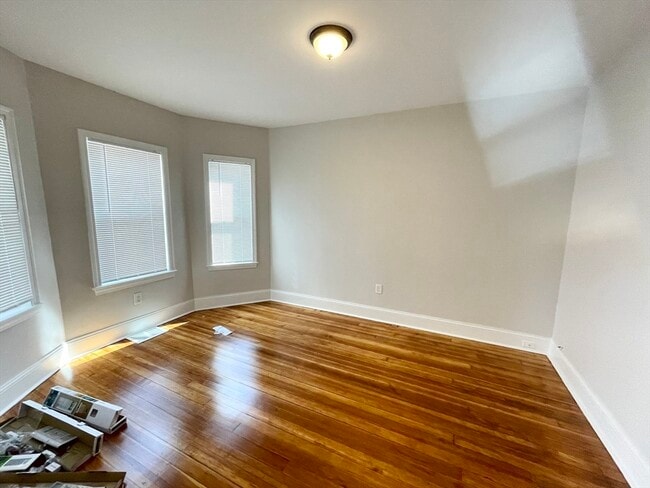 Building Photo - 26 Taft St