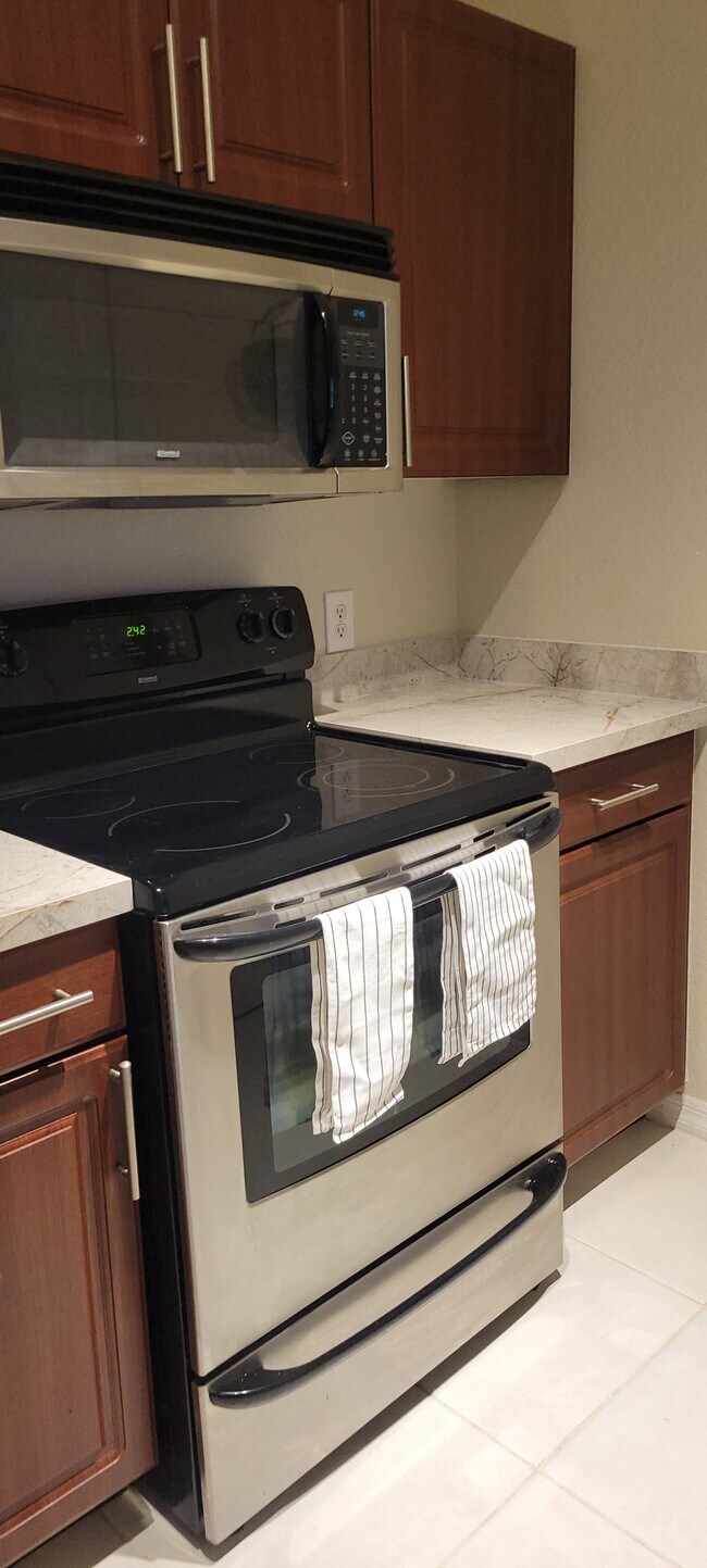 Building Photo - 1064 N Tamiami Trl