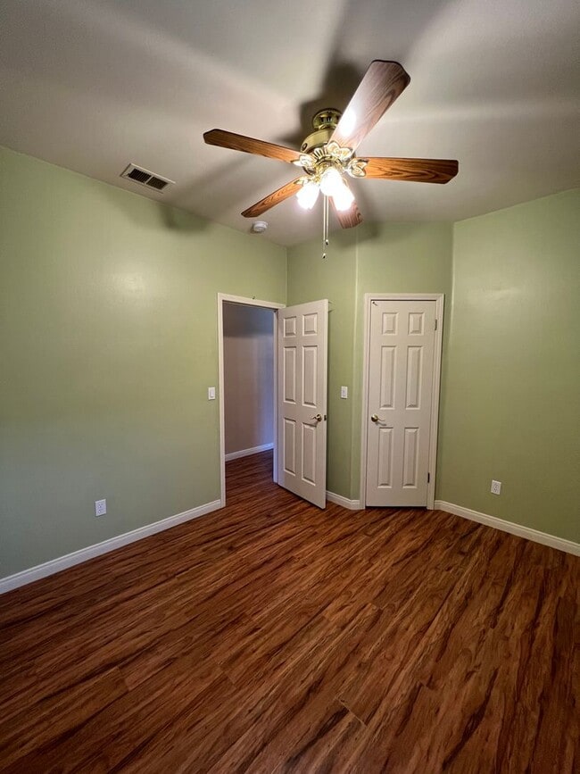 Building Photo - 9914 Paper Moon Way
