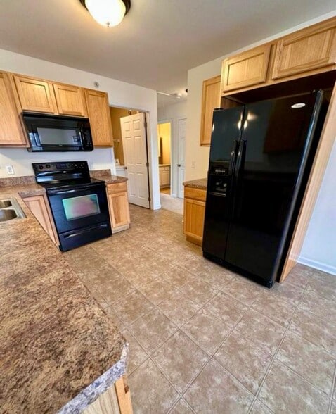 Building Photo - 2000 Curry Rd