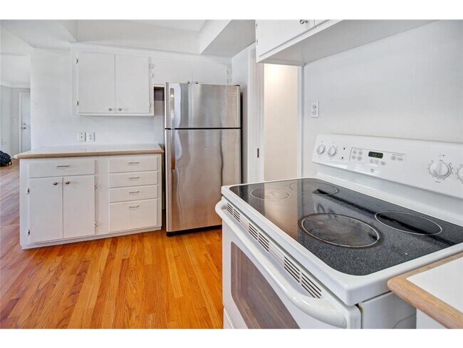 Building Photo - 3829 Ewing Ave S