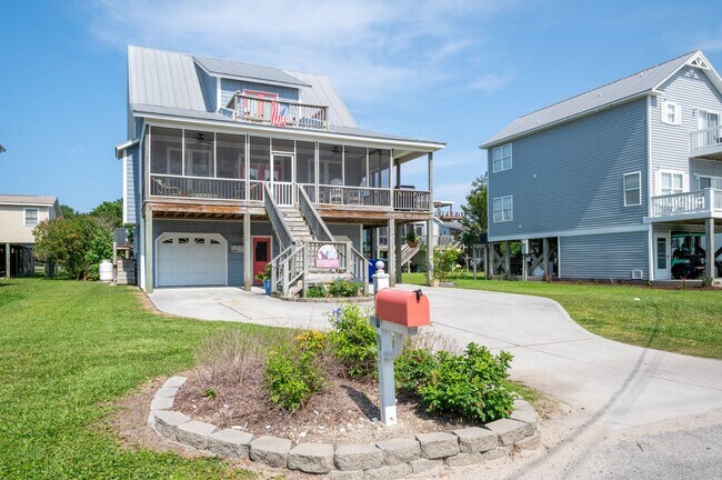 Building Photo - PERFECT SINGLE FAMILY OFF-SEASON MONTHLY R...