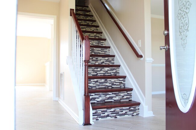 Building Photo - 107 Enchanted Way