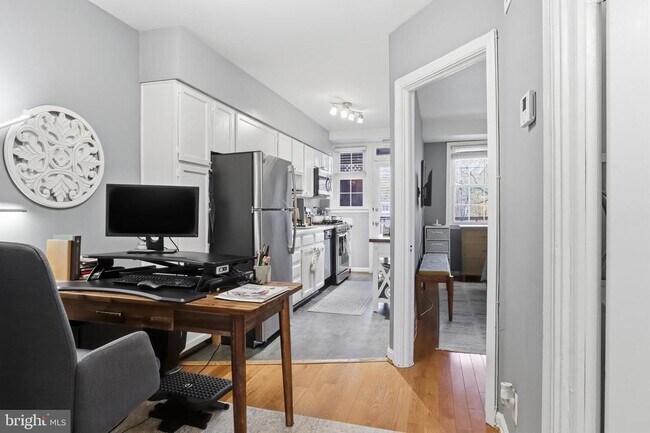 Building Photo - 7 Russell Rd