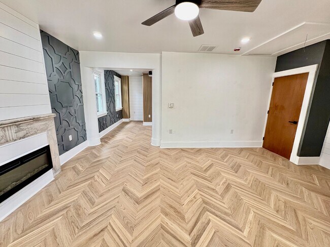 Building Photo - 5616 Phillips Ave