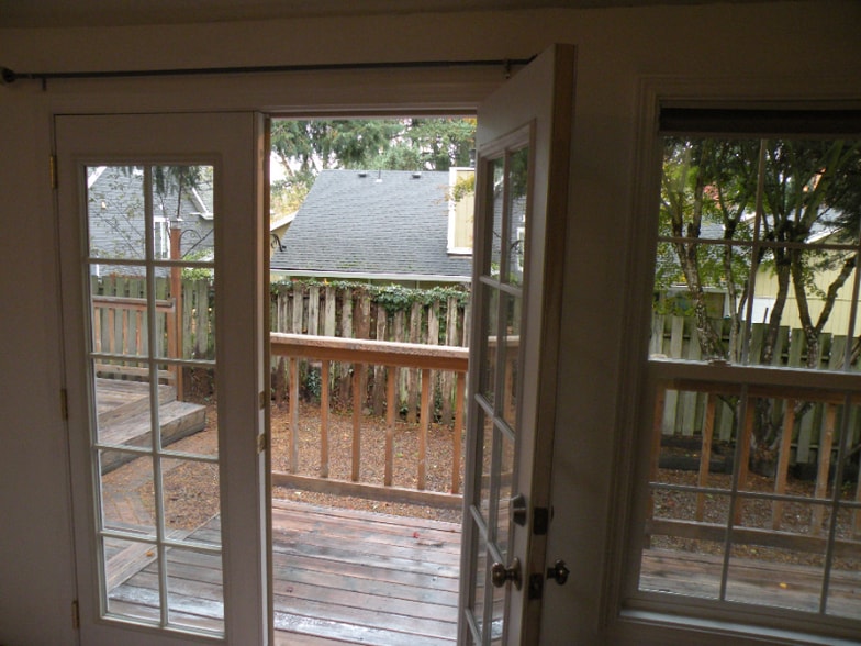 Building Photo - 15177 SW Barcelona Way