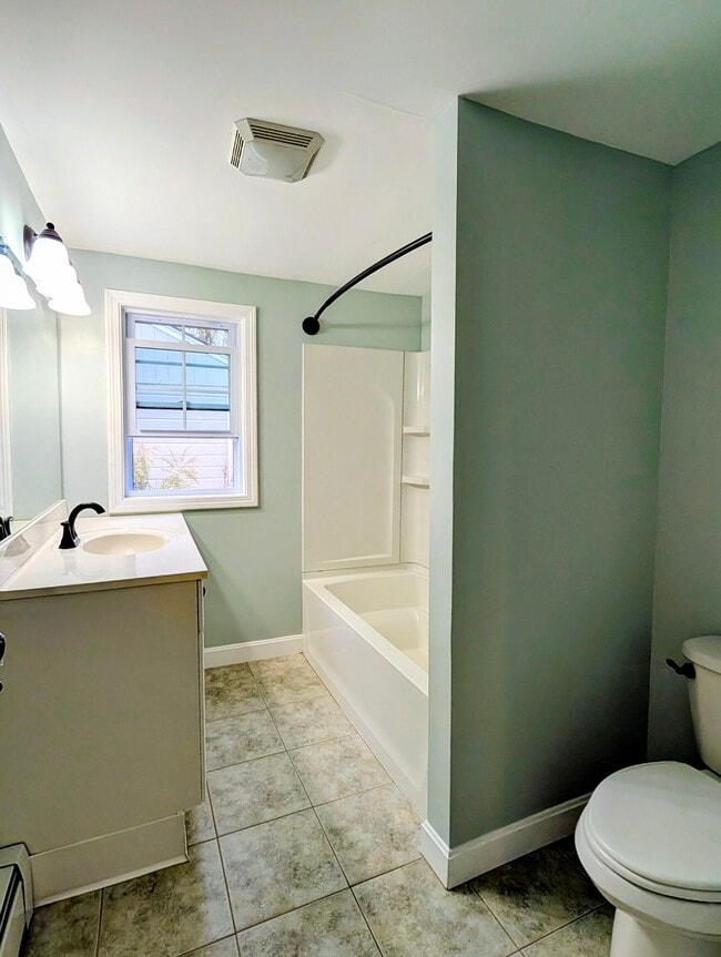 Building Photo - 2529 Main St