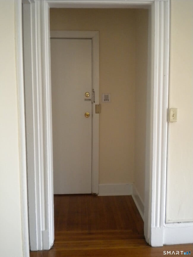 Building Photo - 382 Whitney Ave