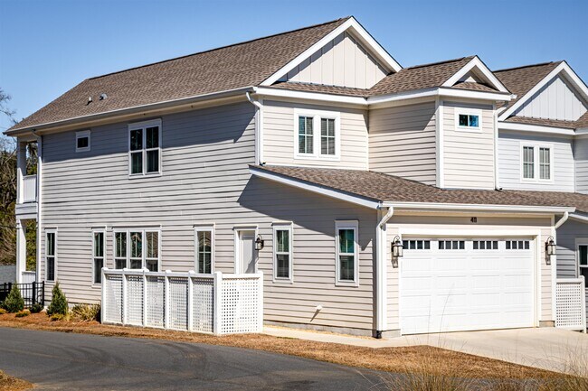 Building Photo - 411 Glenview Dr
