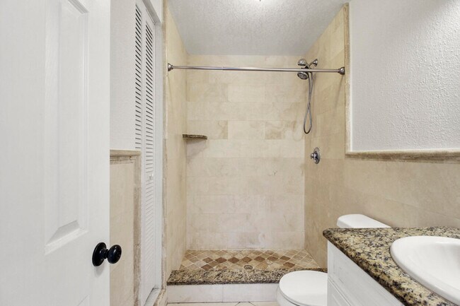 Building Photo - 7870 Blackwood Ln