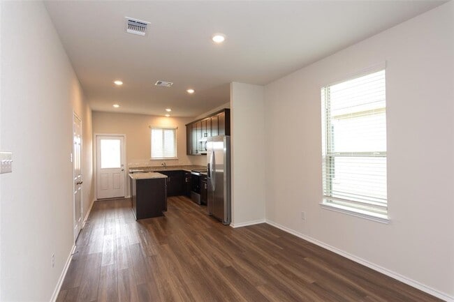 Building Photo - 229 The Duke Dr