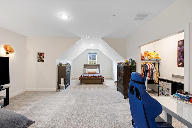 Building Photo - 211 Education Dr
