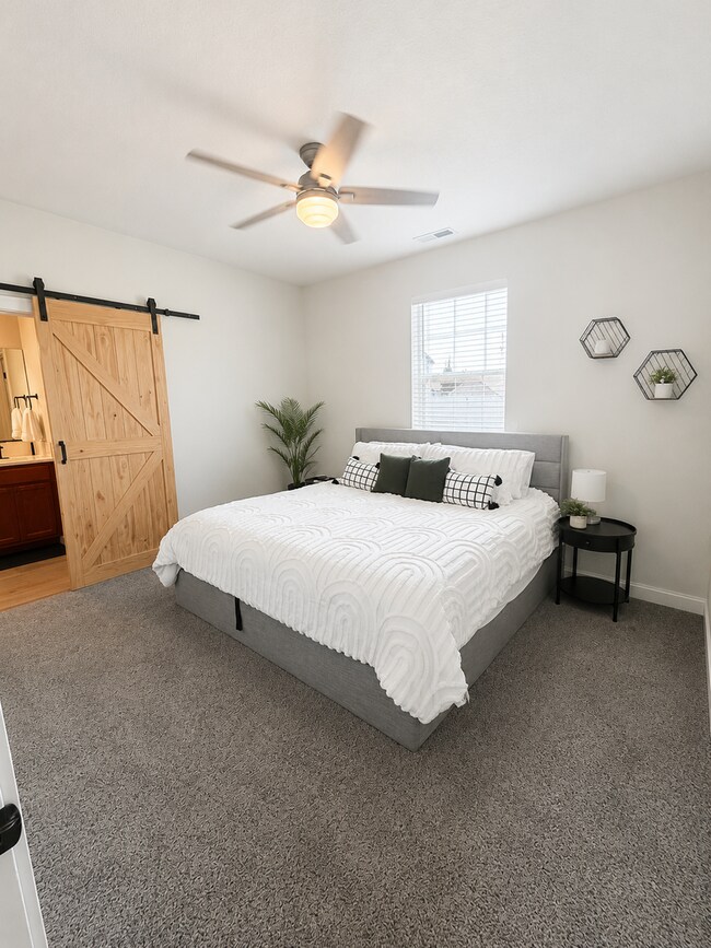 Building Photo - Beautiful 3-Bedroom Home with RV Parking in West Pasco