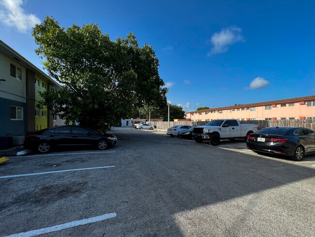 Building Photo - Ivycove