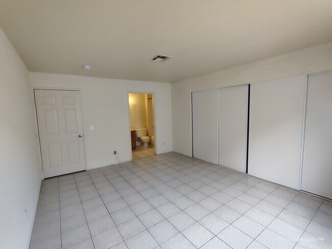 Building Photo - 6552 Wilma Ave