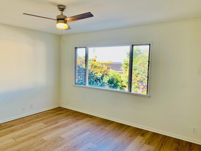 Building Photo - SCH217